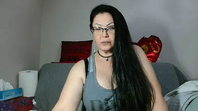 Snapshot of x__KHALEESI__x chatting on 10.23.25 x KHALEESI x online show from 10.23.25