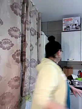 Snapshot of x__KHALEESI__x chatting on 11.08.25 x KHALEESI x online show from 11.08.25