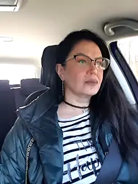 Snapshot of x__KHALEESI__x chatting on 11.24.25 x KHALEESI x online show from 11.24.25