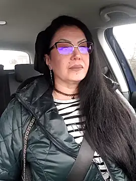 Snapshot of x__KHALEESI__x chatting on 11.28.25 x KHALEESI x online show from 11.28.25