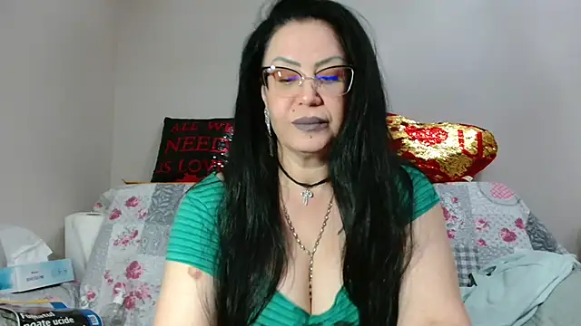 Snapshot of x__KHALEESI__x chatting on 12.14.25 x KHALEESI x online show from 12.14.25