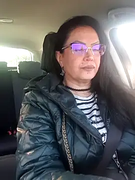 Snapshot of x__KHALEESI__x chatting on 12.15.25 x KHALEESI x online show from 12.15.25