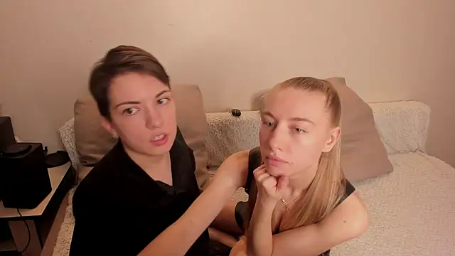 Snapshot of secret_dreams__ chatting on 12.10.24 secret dreams online show from 12.10.24