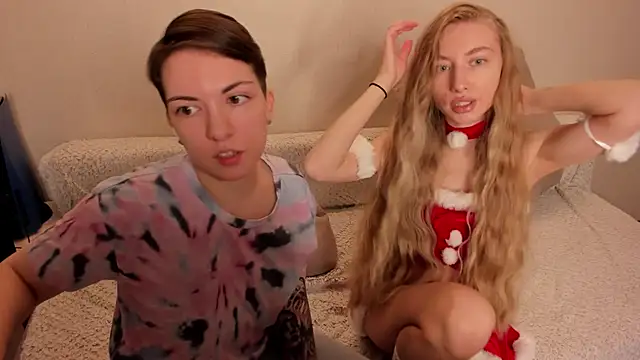 Snapshot of secret_dreams__ chatting on 12.21.24 secret dreams online show from 12.21.24