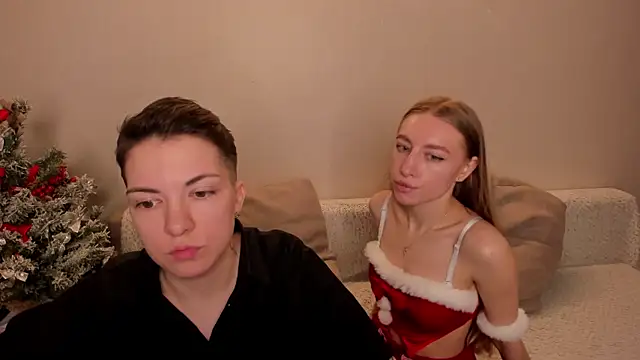 Snapshot of secret_dreams__ chatting on 01.01.25 secret dreams online show from 01.01.25