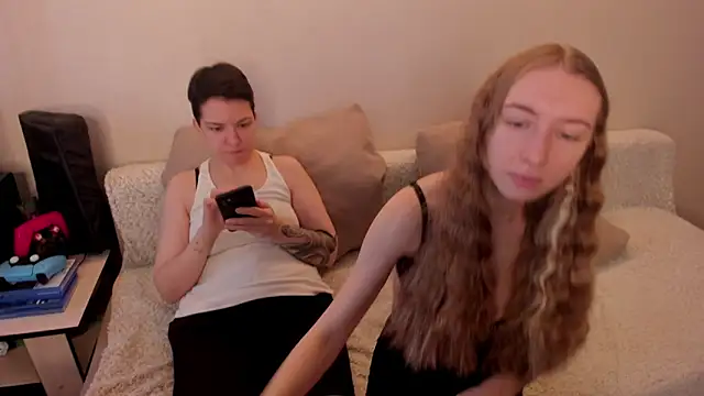 Snapshot of secret_dreams__ chatting on 02.13.25 secret dreams online show from 02.13.25