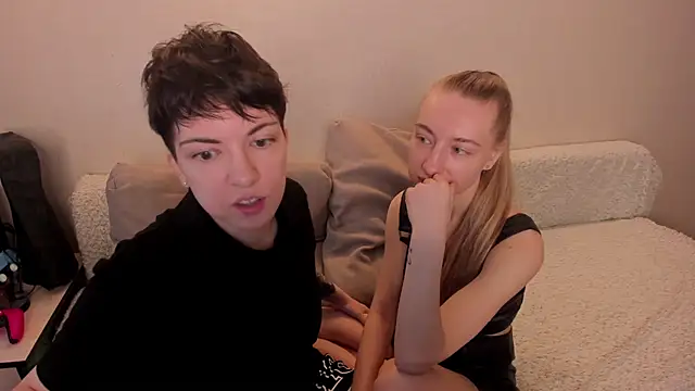 Snapshot of secret_dreams__ chatting on 03.07.25 secret dreams online show from 03.07.25