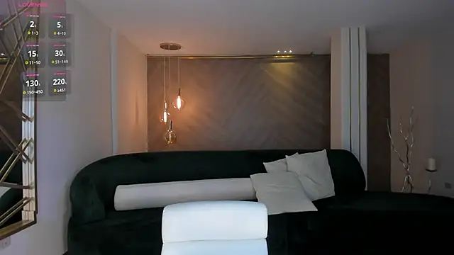 NiaHolland online show from 10.08.25