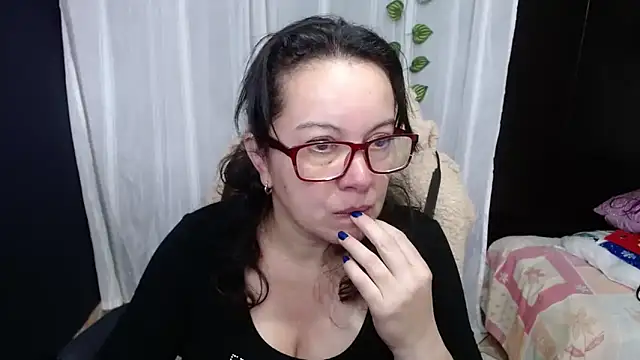 Snapshot of Sonialorens_ chatting on 12.30.24 Sonialorens  online show from 12.30.24