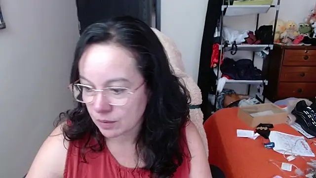 Sonialorens  online show from 11.26.25