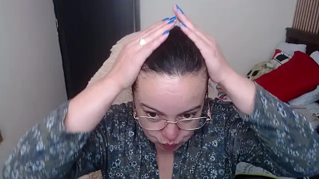 Sonialorens  online show from 01.12.26