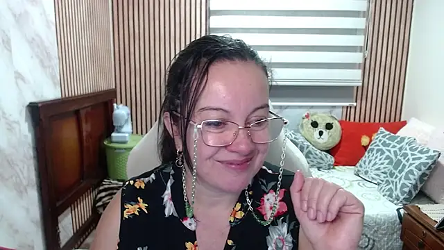 Sonialorens  online show from 05.04.26