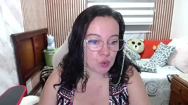 Sonialorens  online show from 05.06.26