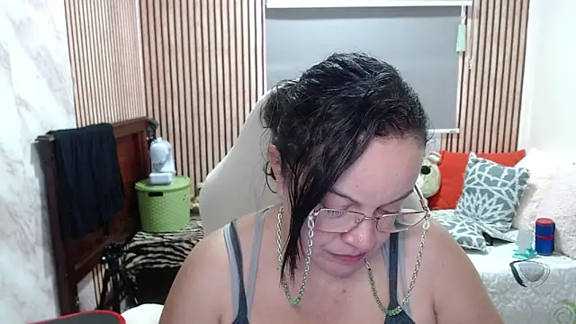 Sonialorens  online show from 05.12.26