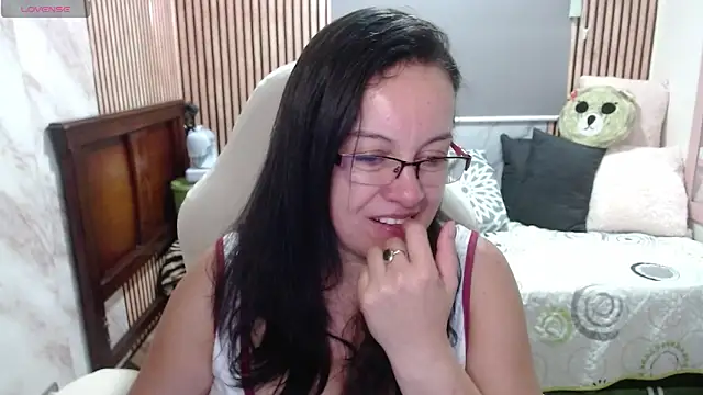 Sonialorens  online show from 06.06.26