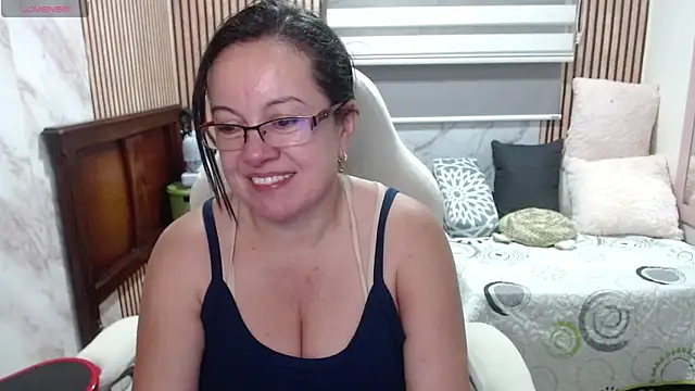 Sonialorens  online show from 06.07.26