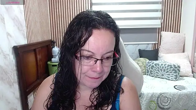 Sonialorens  online show from 06.08.26
