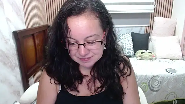 Sonialorens  online show from 06.10.26
