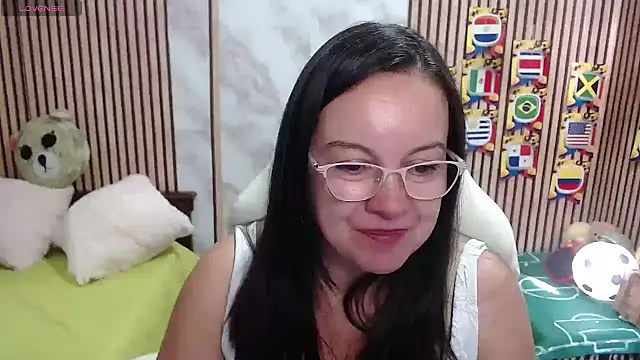 Sonialorens  online show from 07.10.26