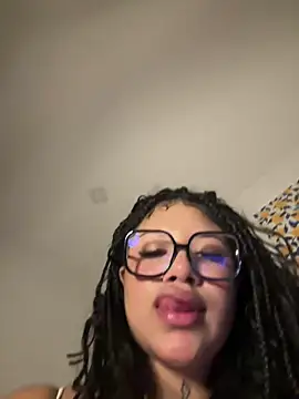 Snapshot of IamSashaLuv chatting on 03.02.25 IamSashaLuv online show from 03.02.25