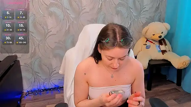 Kitty8meow online show from 02.12.25