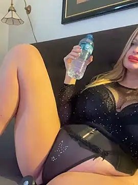Lisavontease online show from 04.18.26