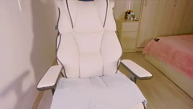 Snapshot of Girl__Funny chatting on 02.09.25 Girl  Funny online show from 02.09.25