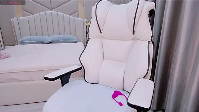 Snapshot of Girl__Funny chatting on 03.20.25 Girl  Funny online show from 03.20.25