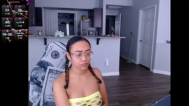 RylHoneyy online show from 06.10.26