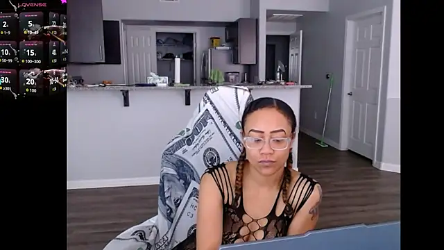 RylHoneyy online show from 06.12.26