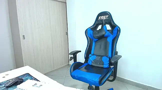 Snapshot of sophiax-x chatting on 12.26.24 sophiax-x online show from 12.26.24