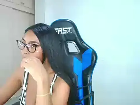 Snapshot of sophiax-x chatting on 01.14.25 sophiax-x online show from 01.14.25