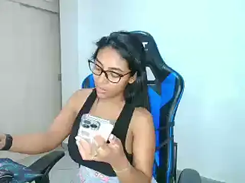 Snapshot of sophiax-x chatting on 01.16.25 sophiax-x online show from 01.16.25