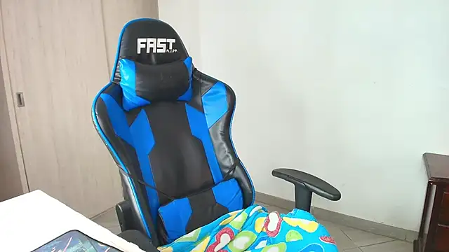 Snapshot of sophiax-x chatting on 10.08.25 sophiax-x online show from 10.08.25