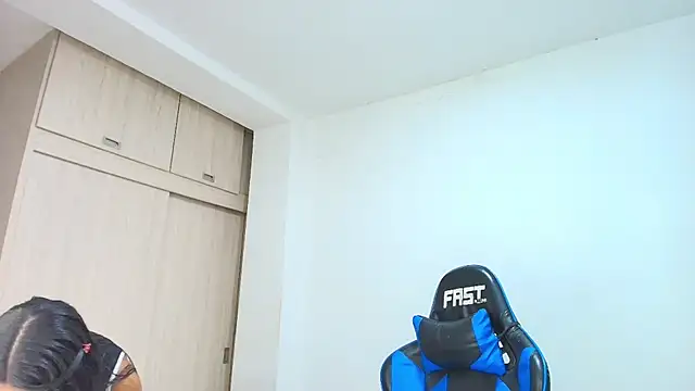 Snapshot of sophiax-x chatting on 10.21.25 sophiax-x online show from 10.21.25