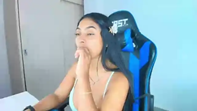 Snapshot of sophiax-x chatting on 10.23.25 sophiax-x online show from 10.23.25