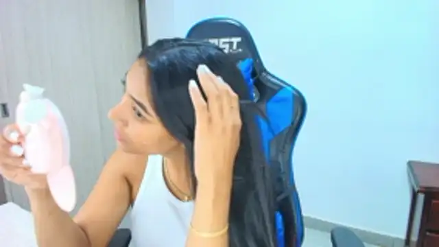 Snapshot of sophiax-x chatting on 10.25.25 sophiax-x online show from 10.25.25