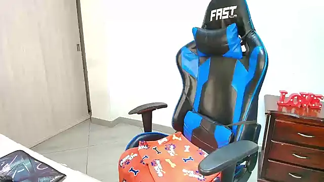 Snapshot of sophiax-x chatting on 11.13.25 sophiax-x online show from 11.13.25