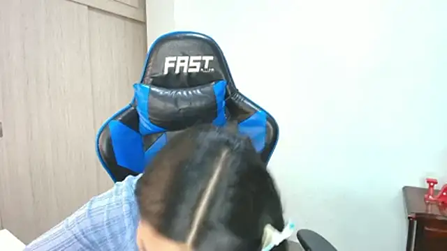 Snapshot of sophiax-x chatting on 11.22.25 sophiax-x online show from 11.22.25