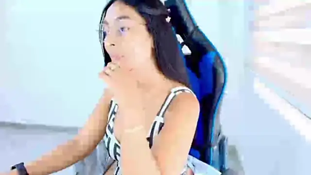sophiax-x online show from 04.19.26