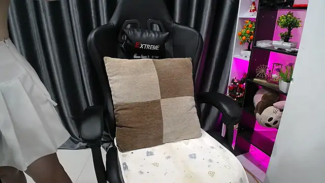 Yuki-yio online show from 03.20.25