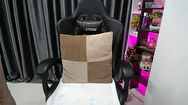 Yuki-yio online show from 09.26.25