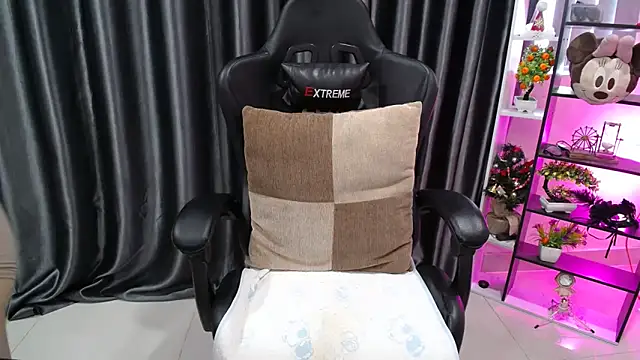 Yuki-yio online show from 10.09.25