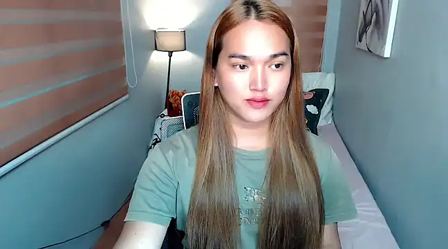 Snapshot of MoaningKylie chatting on 12.13.24 MoaningKylie online show from 12.13.24