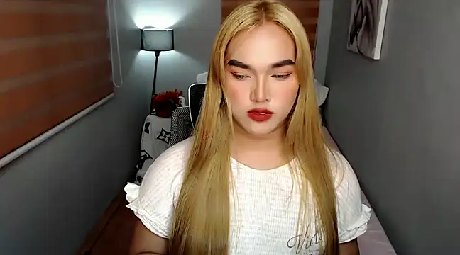 Snapshot of MoaningKylie chatting on 01.18.25 MoaningKylie online show from 01.18.25