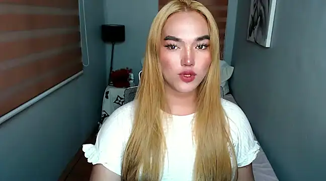 Snapshot of MoaningKylie chatting on 01.18.25 MoaningKylie online show from 01.18.25