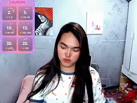 Snapshot of MoaningKylie chatting on 10.06.25 MoaningKylie online show from 10.06.25