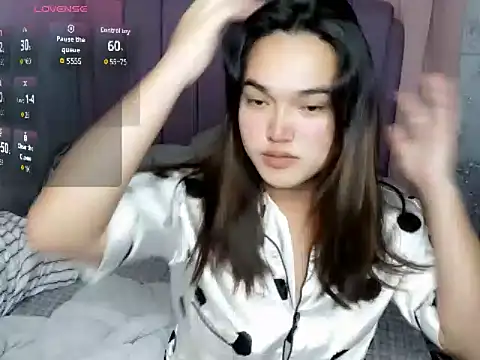 Snapshot of MoaningKylie chatting on 03.12.26 MoaningKylie online show from 03.12.26