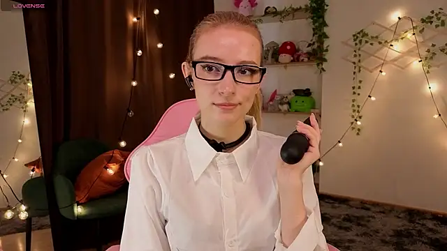 berrry girl online show from 06.17.26