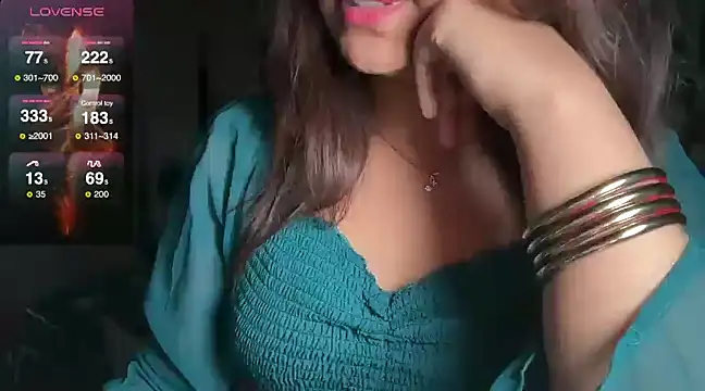 Snapshot of Sizzling__ZAARA chatting on 12.18.24 Sizzling ZAARA online show from 12.18.24